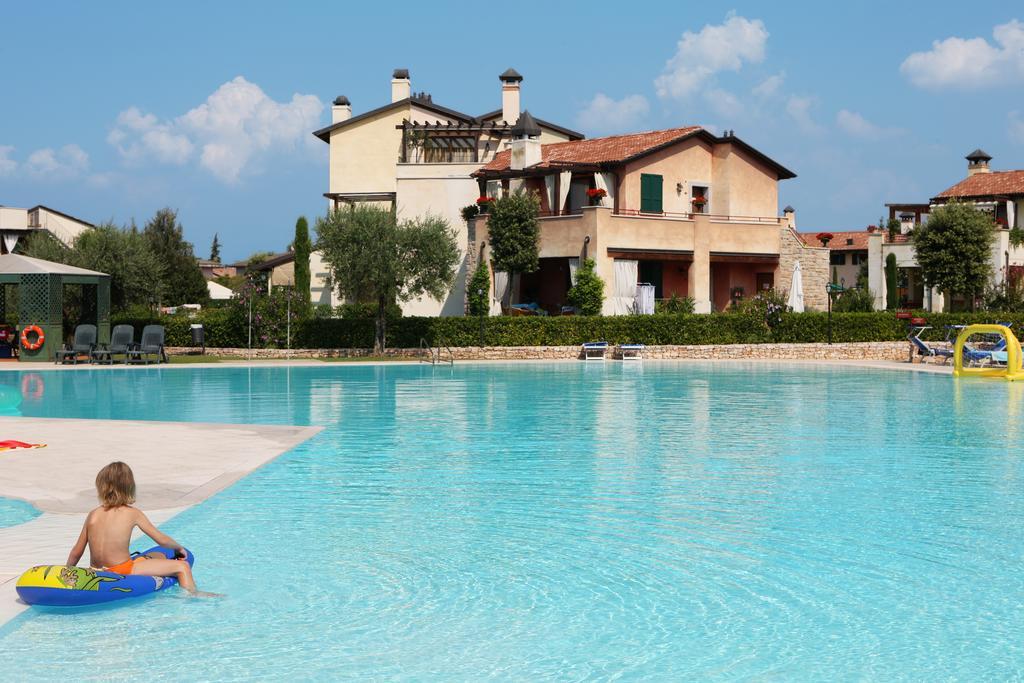 Garda Resort Village ペスキエーラ・デル・ガルダ エクステリア 写真